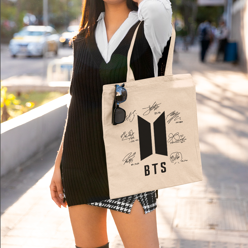 Bolsa Unissex Ecobag Simbolo Army Fãs Kpop Assinaturas BTS Tour