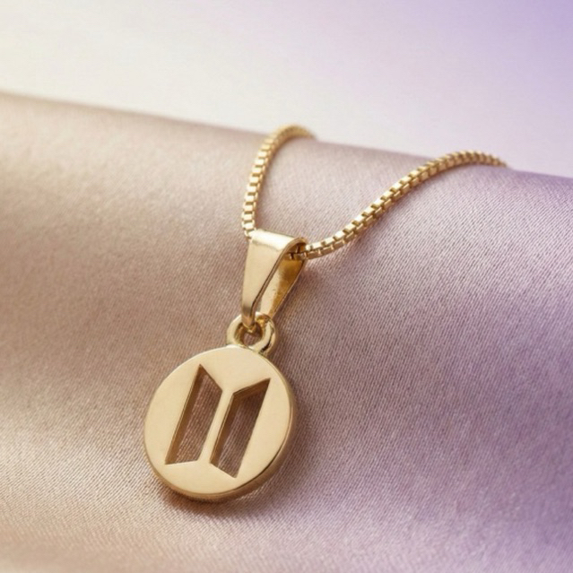 Colar logo do BTS (banhado a ouro)