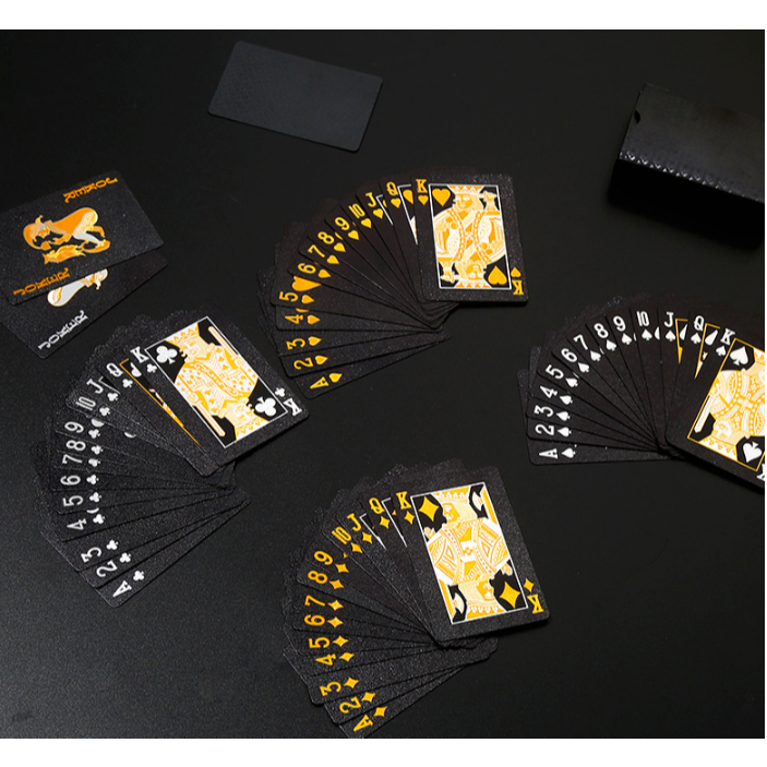 Baralho Preto Plástico Prova D'agua Black Poker Impermeável Dollar Mágica Truco Canastra 54 Cartas azul e dourado