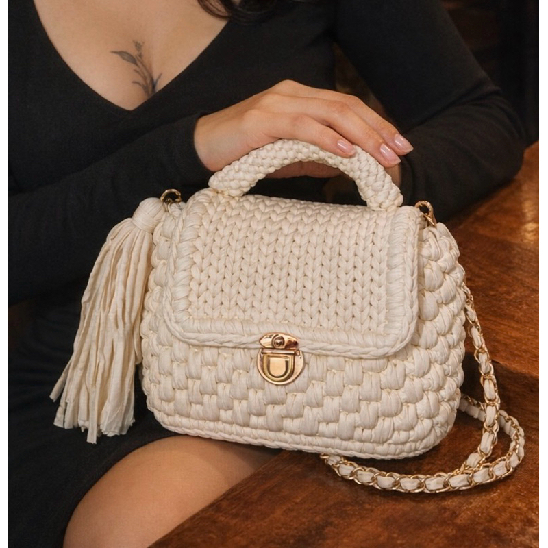 Bolsa Feminina Artesanal em Crochê com Corrente Dourada | Tressare
