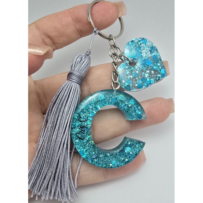 Chaveiro Feminino Letra glitter em Resina l Presente Único l Inicial de ...