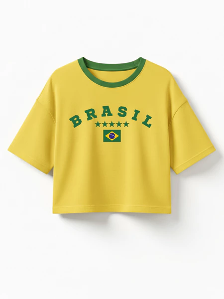 Cropped oversized com caimento confortável e detalhes da estampa da bandeira