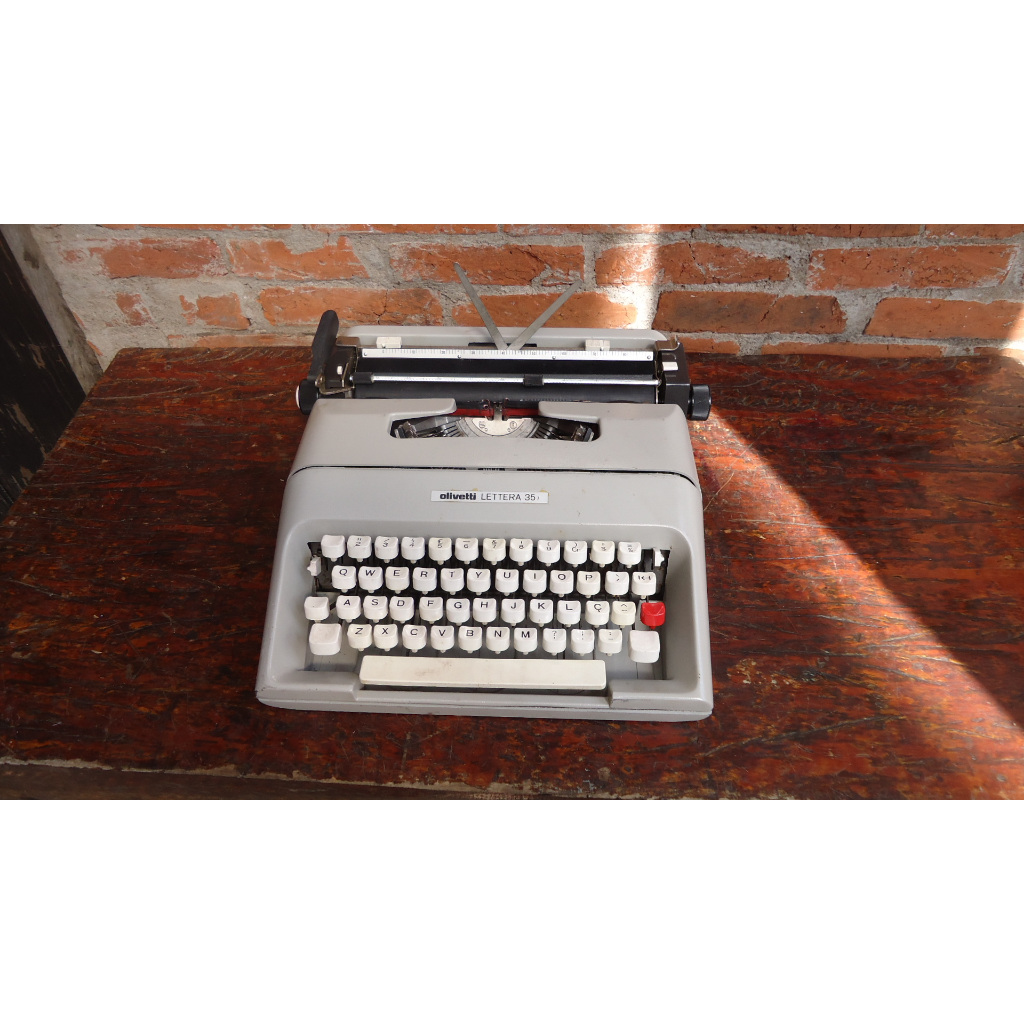 antiga maquina de escrever olivetti lettera 35 funcionando | Shopee Brasil