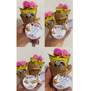 DIA DAS MULHERES! KIT COM 10 MIMOS / LEMBRANCINHAS EM MINI BUQUÊ COM BOMBOM / CHOCOLATE + TAG SIMPLES em Oferta na Shopee