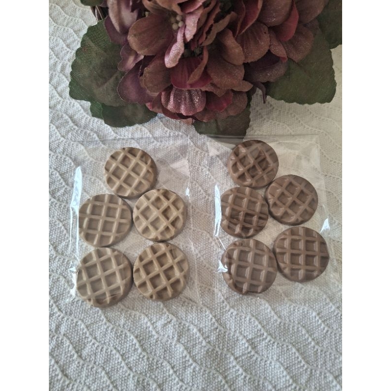 Apliques de bolachinhas fake em biscuit Ref:A095 | Shopee Brasil