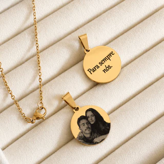 Corrente com Pingente Redondo Dourado Personalizado com Foto – Gravação A Laser Ultra Realista Aço Inox