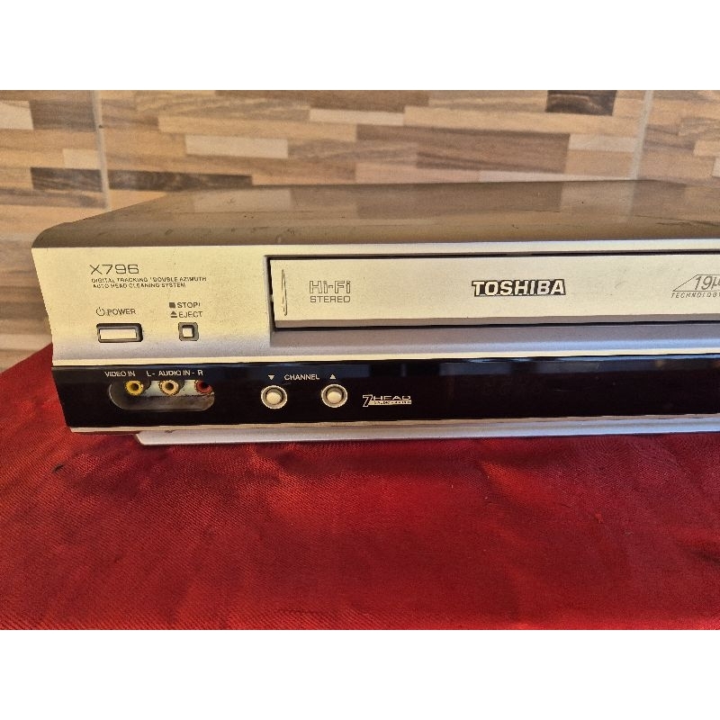 VHS Toshiba X796 Hi-Fi Stereo 100-240V 60Hz Favor Leia a Descrição