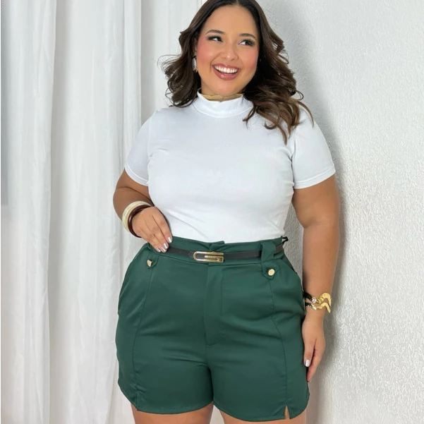Short social plus size com cinto