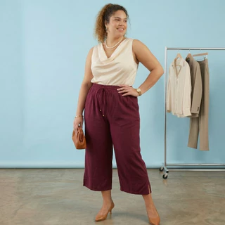 Calça Feminina Pantacourt Viscolinho Plus Size Com Bolso Cordinhas e Detalhe na Barra Tecido Liso GG G1 G2 G3