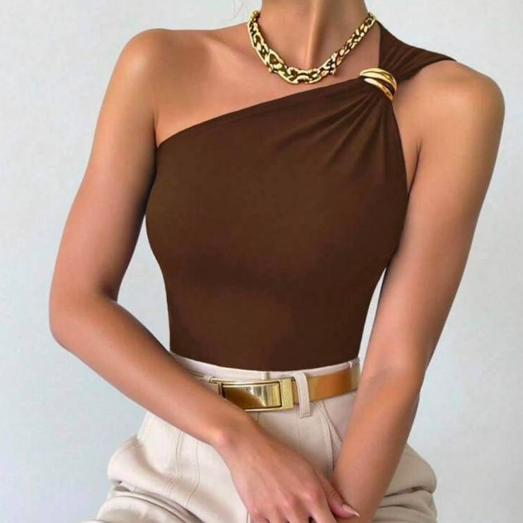 Blusa de um ombro só com argola