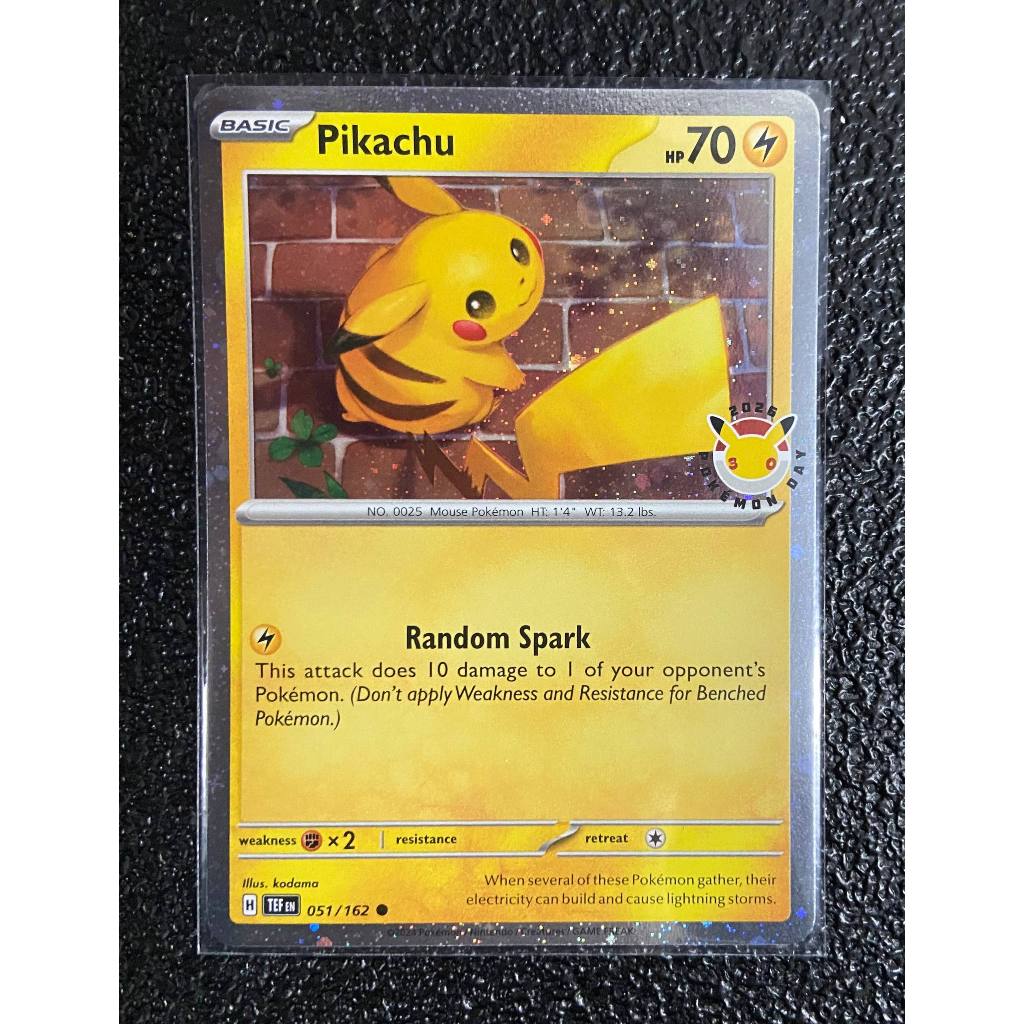 Carta Pikachu foil promo 30 anos Pokémon 051/162 em Inglês + 8