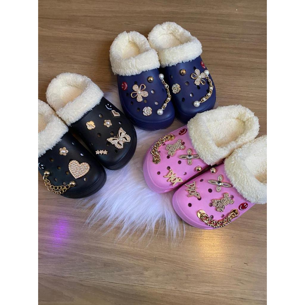 Pantufa Babuche Feminina EVA com Botons/Pins de Luxo Confortável e Anti ...