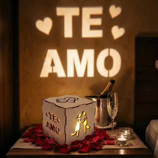 Presente Dia dos Namorados Luminária Amor Projeção em LED Casal Romântico Te Amo Casados