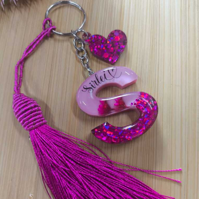 Chaveiro Letra Personalizado em Resina + Pingente - Inicial A-Z - Feito ...
