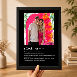 Quadro Versículo 1 Coríntios Bíblico Casal Personalizado com Fotos Presente Dia dos Namorados Moldura e Vidro