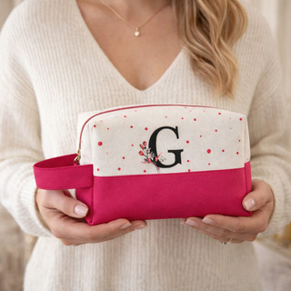 Necessaire personalizada com a inicial