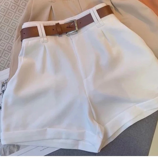 Short Alfaiataria Feminino Cintura Alta com Cinto e Bolsos Elegante - foto 2