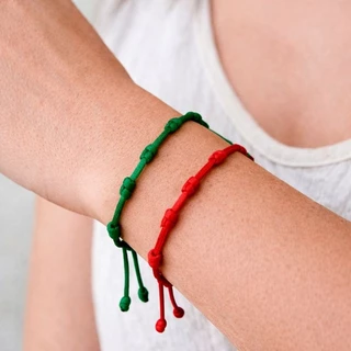 Kit com 2 Pulseiras 7 nós Kabbalah Vermelho e Verde Proteção e Saúde Amuleto Ajustável