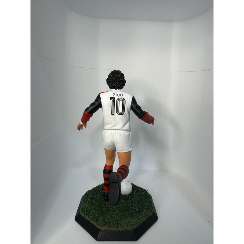 Zico フィギュア 1994年製 背番号10　左手部分に色落有 Estátua Realista – Zico – Mundial 1981 – Edição Colecionador