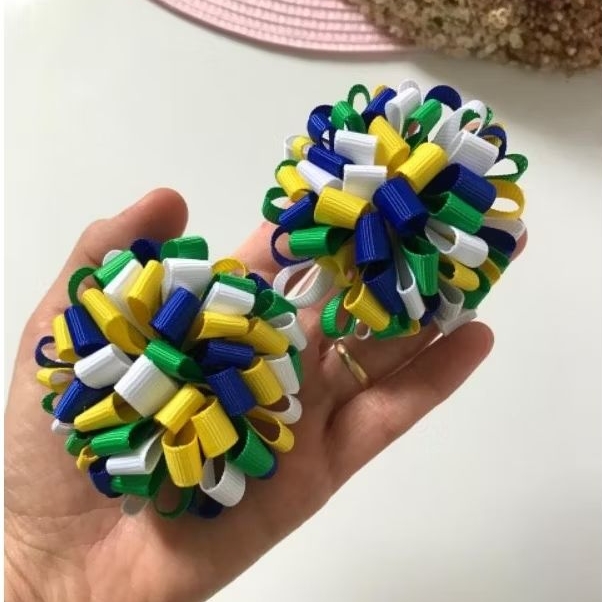 Par de Laço  Cabelo Infantil Pompom no Bico de Pato Verde Amarelo Copa do Brasil em Oferta na Shopee