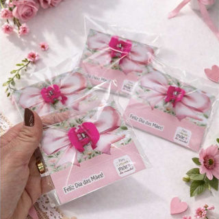 60 PRESILHA DE CABELO DIA DAS MÃES | Lembrancinha | mimos para cliente | embalado individualmente | pregador | montado em Oferta na Shopee