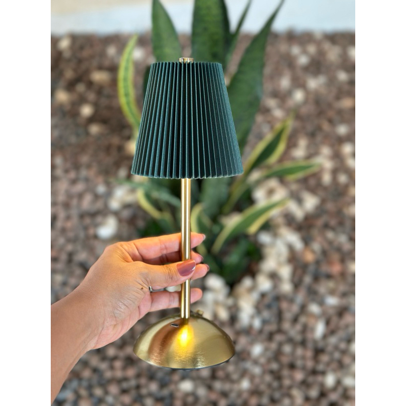 Luminária de Mesa LED Moderna Dourada Abajur Decorativo Quarto Sala Cabeceira Luz Ambiente