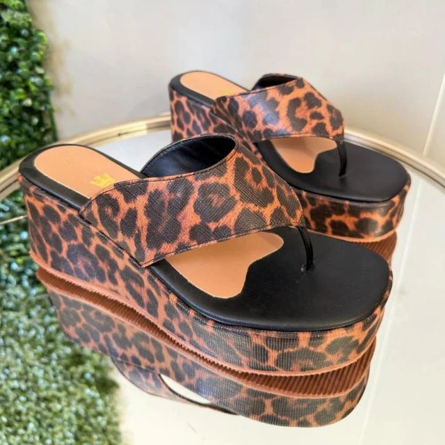 Tamanco Plataforma Feminino Chinelo Lançamento Confortável4.8R$75,99602 Vendido(s)