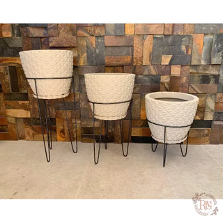 Kit 3 Vasos De Planta Diamante Nº1 Polietileno Decoração Jardim + 3 Suportes Tripé Ferro com Pratos