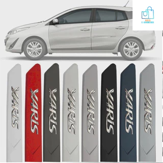 Jogo Friso Lateral Ponta Facão YARIS TODOS - Grafia Cromada - Todas as Cores