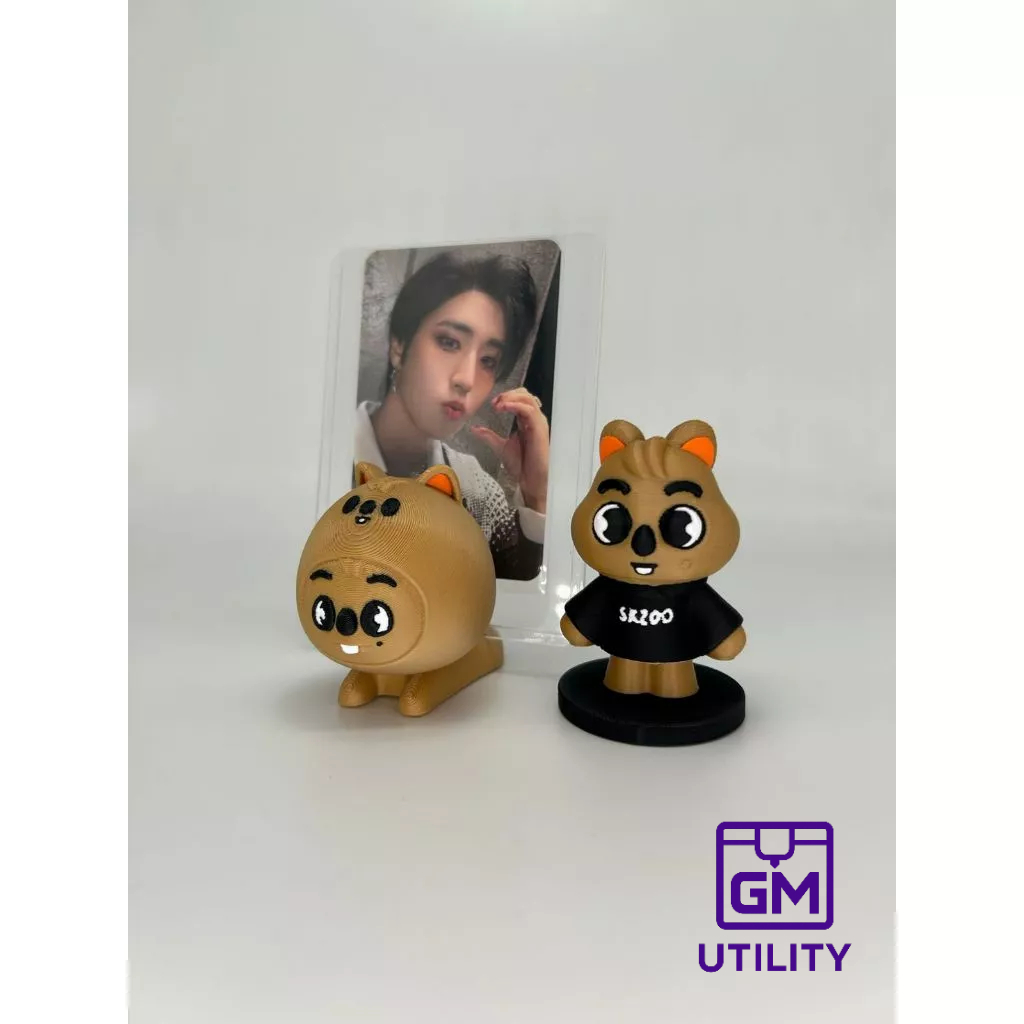 KIT Quokka 🐿️ ( Suporte Pijaminha Photocard Holder + Miniatura