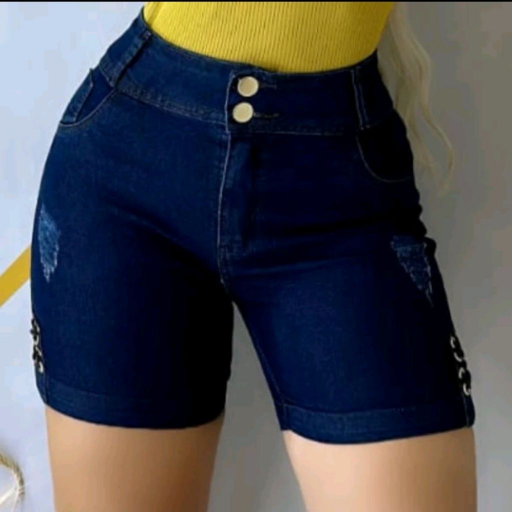 Short Jeans Feminino Destroyed Cinza Lavagem Clara E Barra Desfiada