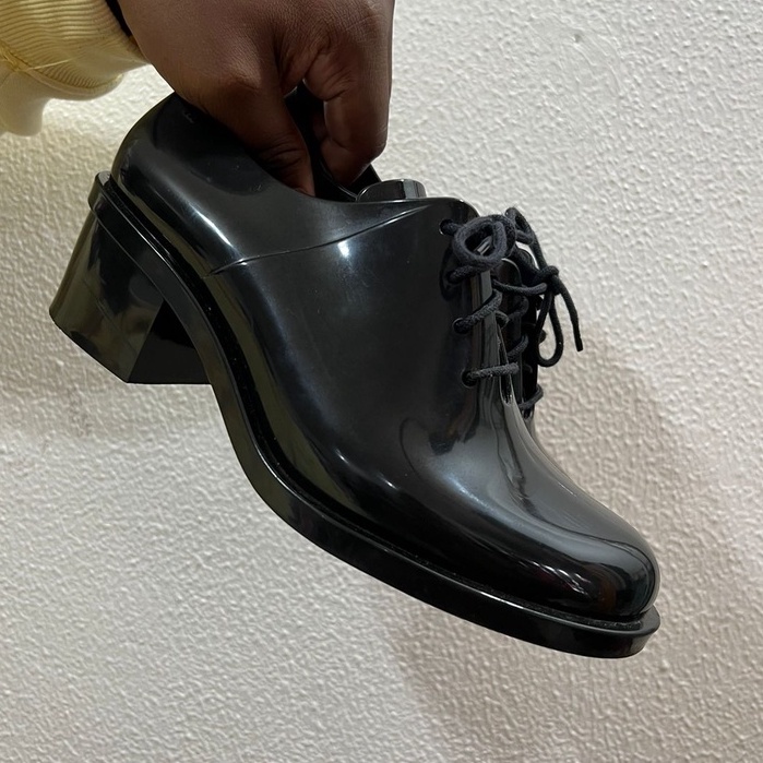 Bota cano store curto da melissa