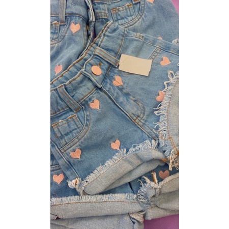 Short Jeans Infantil Bordado Coração cós com regulagem