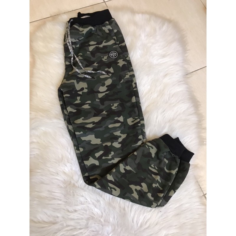 Calça deals camuflada nike