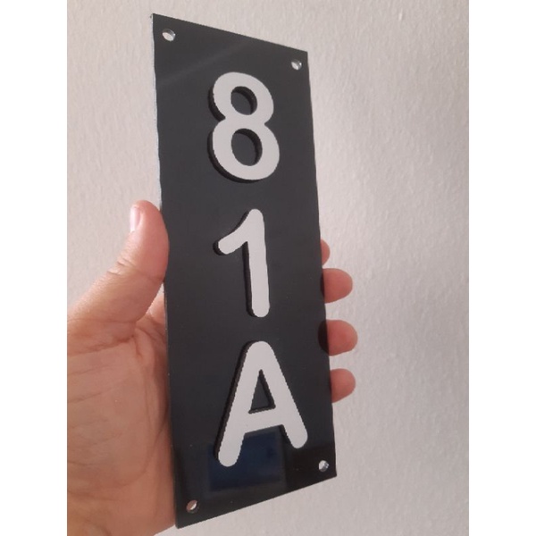Números para casa, placa para casa de 25x10cm em acm fundo preto com números em acm branco.