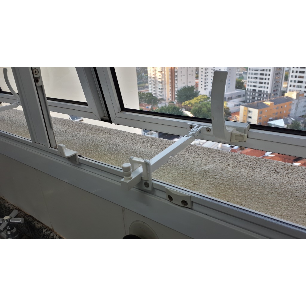 Trava Limitadora Para Janela Basculante Branca com 30cm | Shopee Brasil