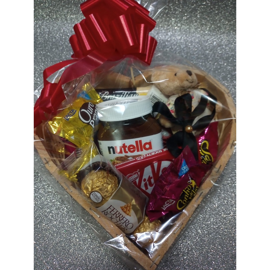 Kit Cesta Coração presenteável doces chocolates envio rapido