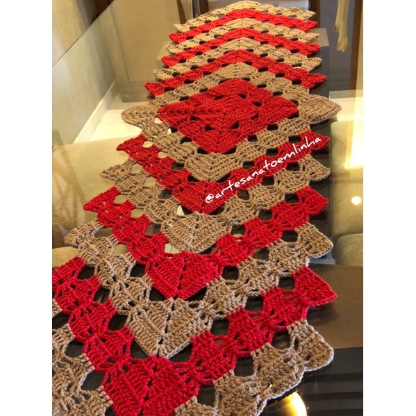 Trilho Caminho de Mesa Crochê Feito a mão em Barbante Produto artesanal ...