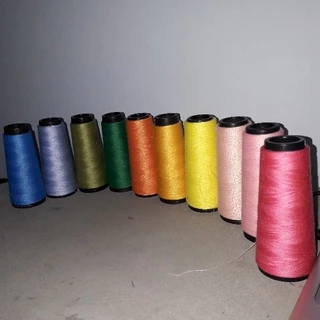 Linha Costura Reta são 12 cones com 500 metros cada o cliente escolhe as cores no chat. em Oferta na Shopee