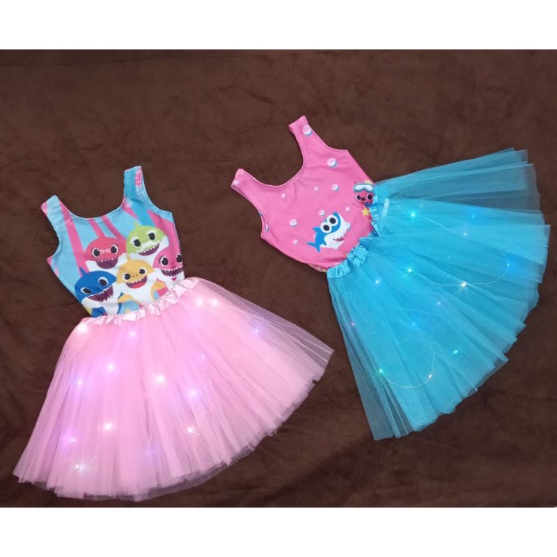 kit festa fantasia infantil baby shark , saia com tutu tule com led e body suplex Boa elastidade não pega bolinha.