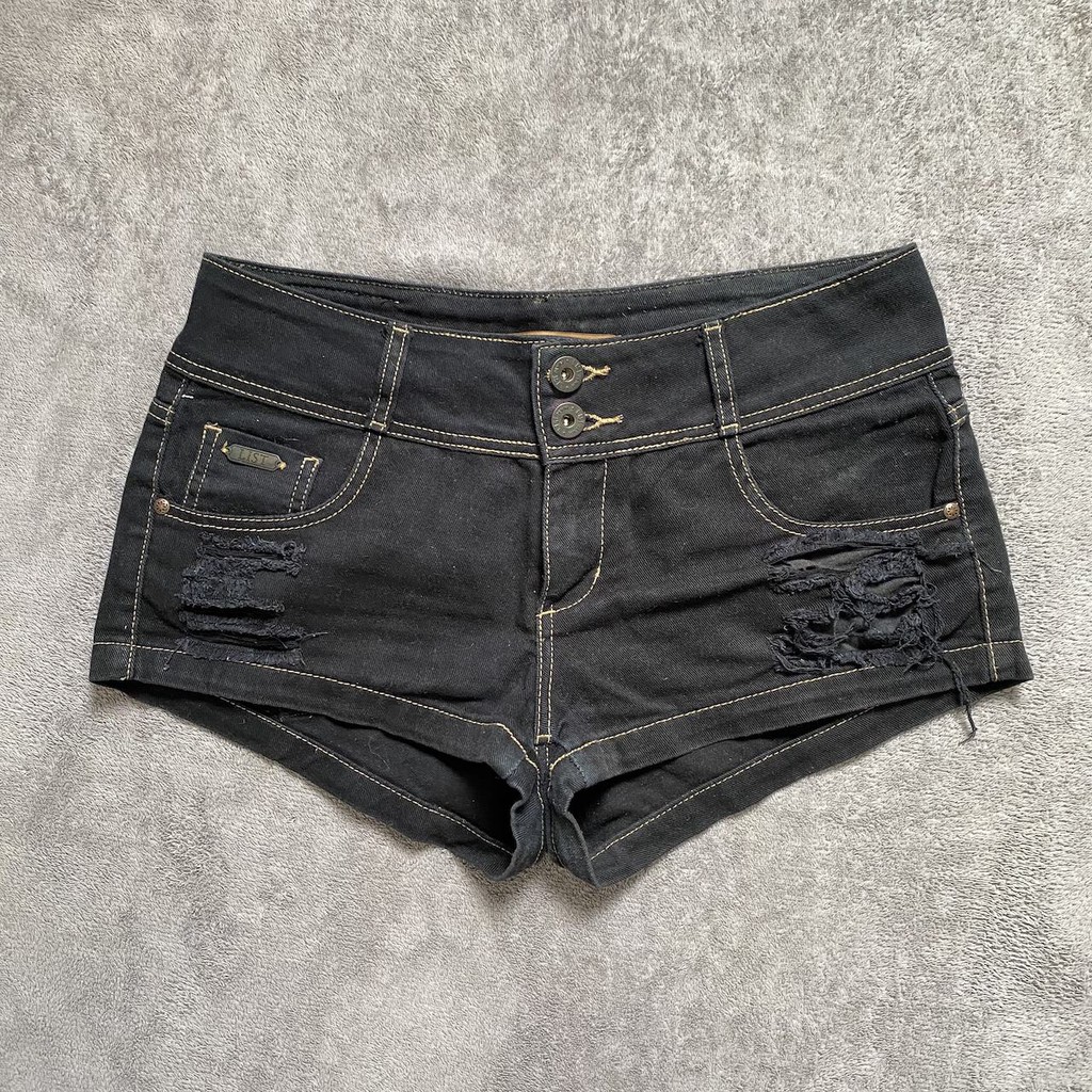 Short hot sale preto rasgadinho