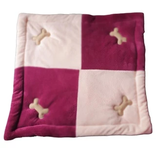 TAPETE COLCHONETE PET COM 4 OSSO BORDADO TAMANHO M 70CM