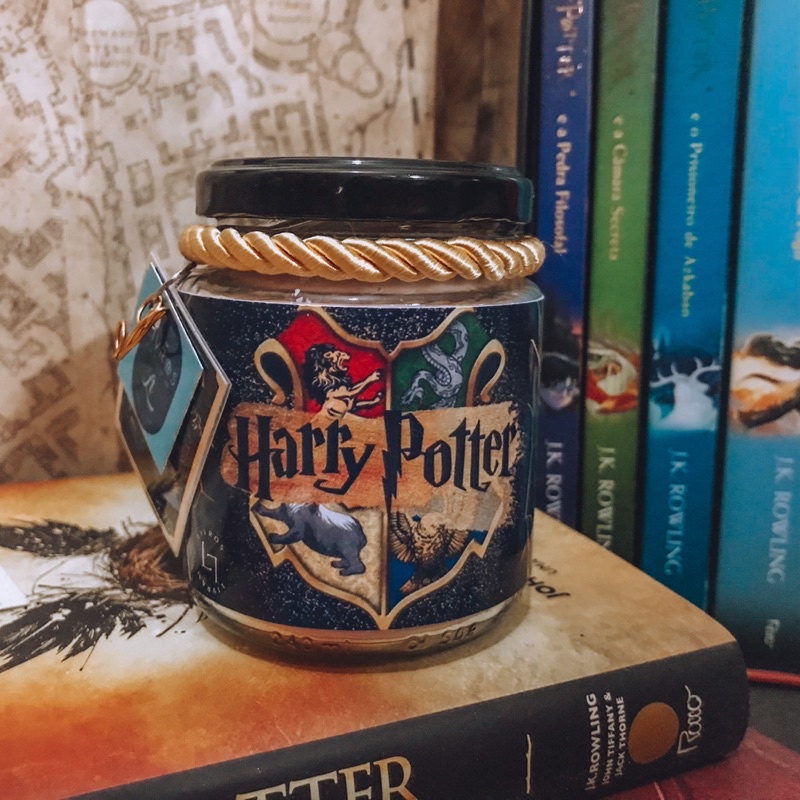 Paladone Luz de vela com brasão de Hogwarts com controle remoto de varinha  mágica, decoração de quarto do Harry Potter