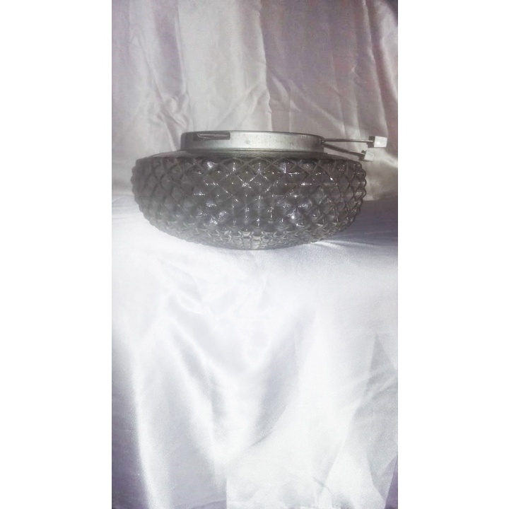 Luminária de teto usada em excelentes condições. (Modelo antigo