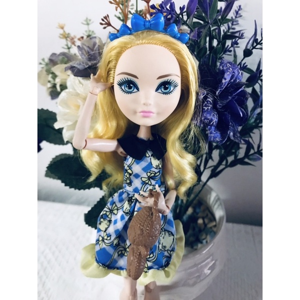 Boneca Ever After High Picnic Blondie Lockes - R$ 99,90