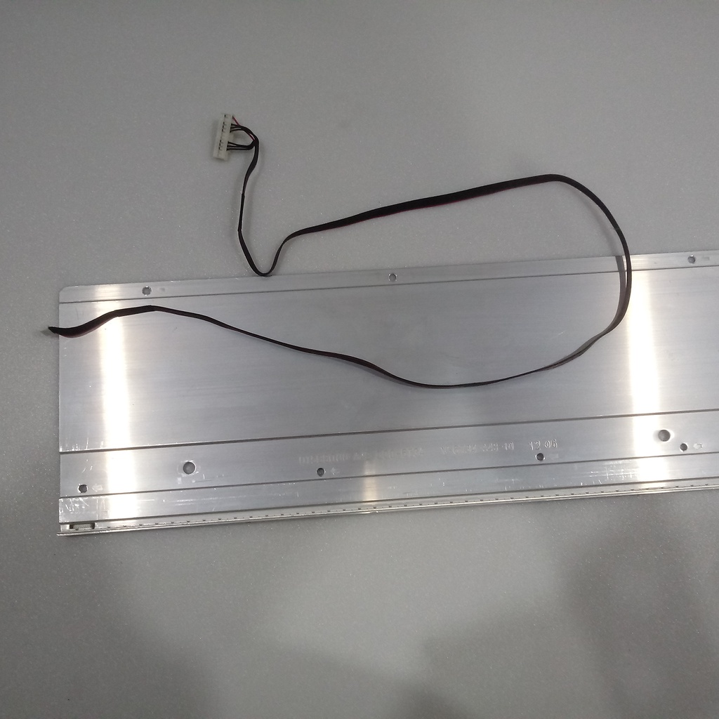 Barre De LED Pour Téléviseur Philips 65PUS6703/12 - Pièce Détachée Originale - Jamais Utilisée