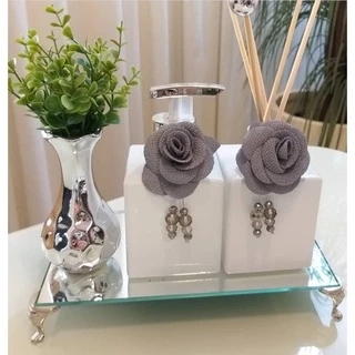 Kit Lavabo Luxo Branco Liso/ Vidros 250ml Bandeja Vaso Cerâmica + Pingente Flor Luxuosa Válvula Prime