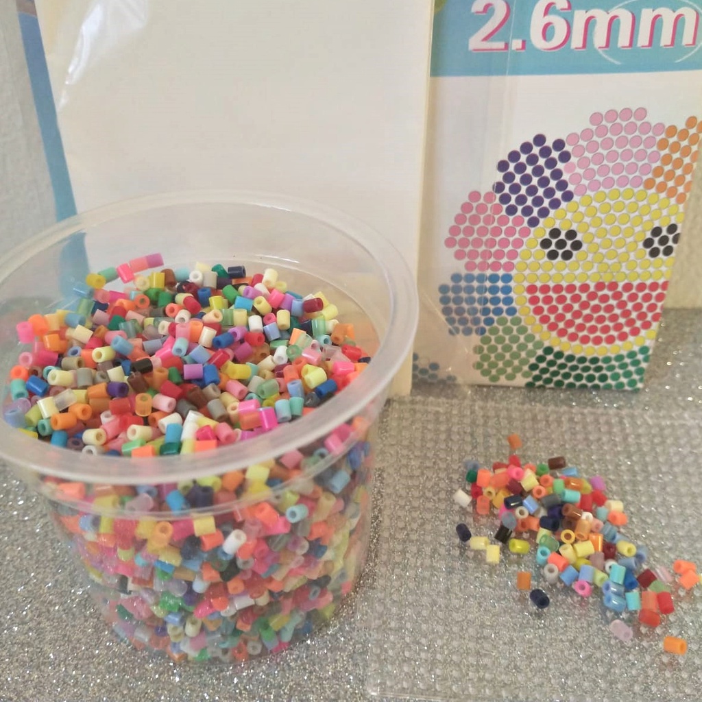 Kit Perler Beads 2,6mm 5000Peças, Mini Pegboard e Papel Para