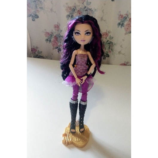 Ever after high raven queen disponível pra compra, está perfeita