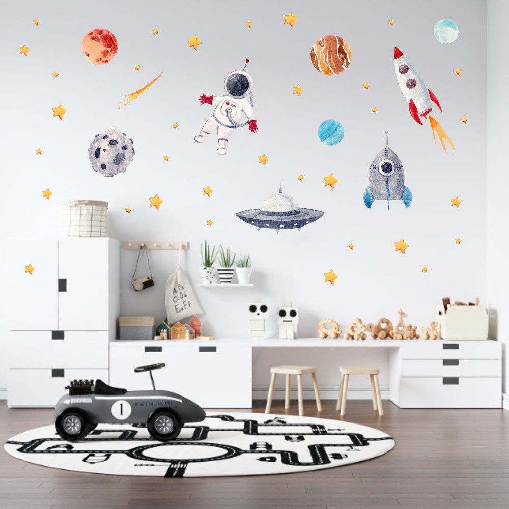 Adesivo parede infantil Astronauta no Espaço com Planetas M decoração quarto bebê fácil aplicação
